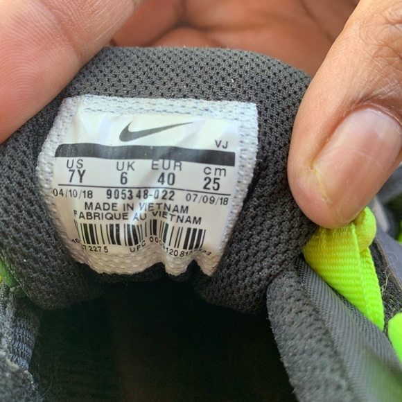 Youth size 7 Nike air max